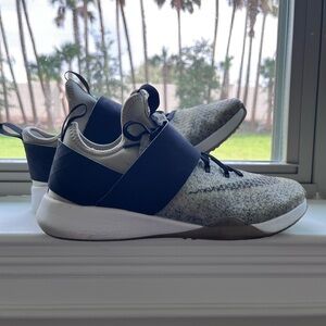 Nike Zoom Air Strong size 9 women’s